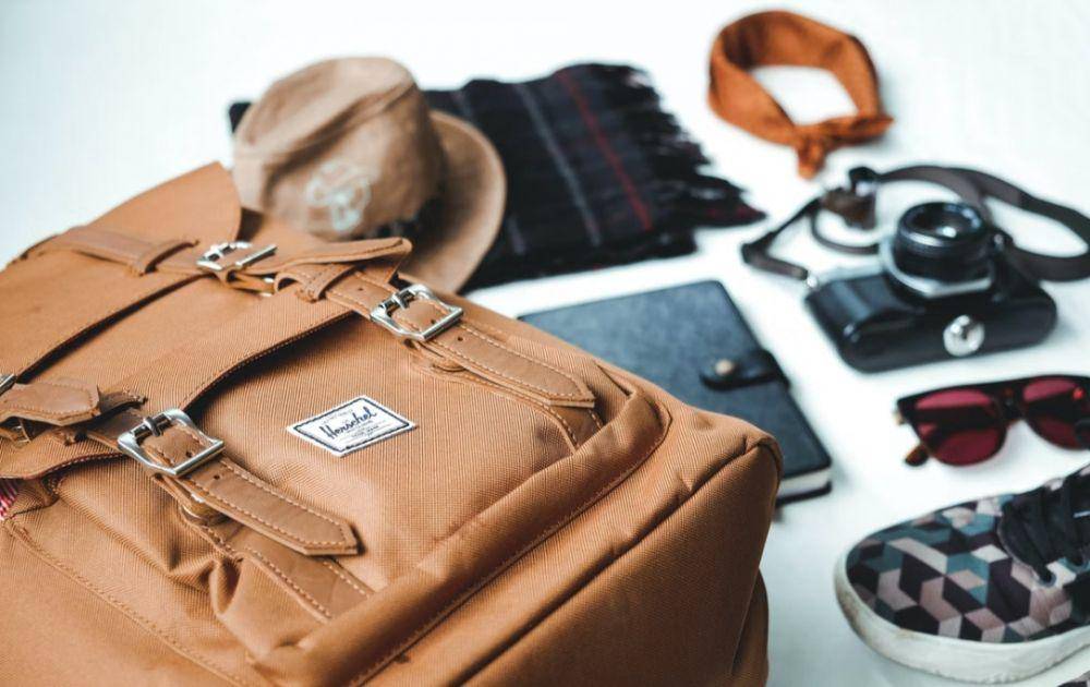 ilustrasi item pria (unsplash.com/Mink Mingle)
