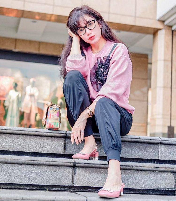 Ussy Sulistiawaty (instagram.com/ussypratama)