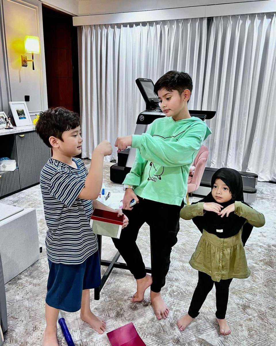 potret Rafathar, King Faaz, dan Queen Eijaz (instagram.com/fairuzarafiq)