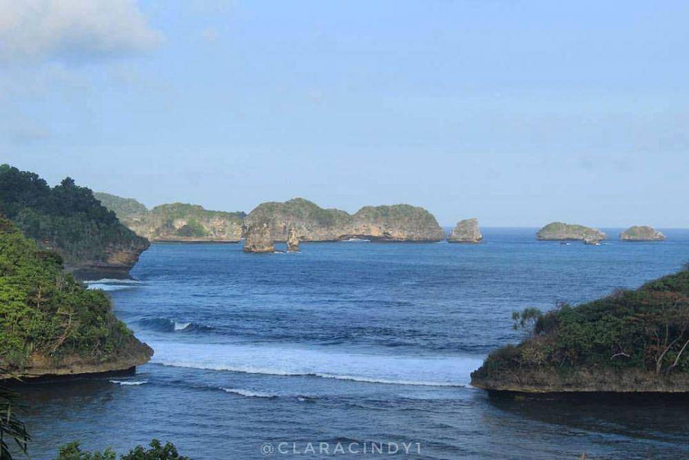 Potret pantai teluk asmara (instagram.com/Malangchannel)