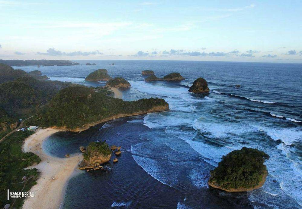 Potret pantai watu leter (instagram.com/Amazingmalang)