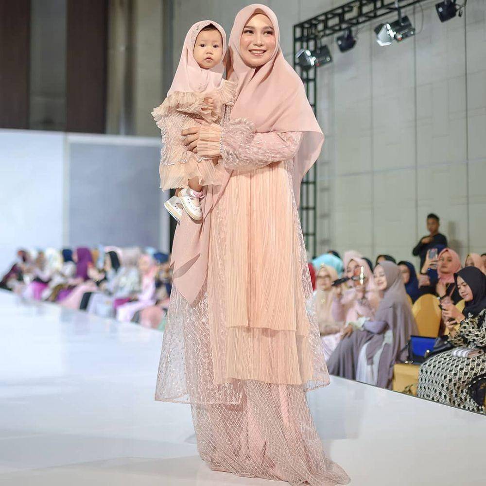 Puput Melati (instagram.com/puputmelati)