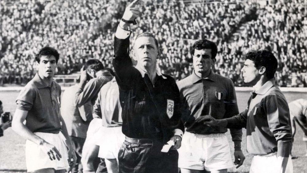 Battle of Santiago, Awal Terciptanya Sistem Kartu di Sepak Bola
