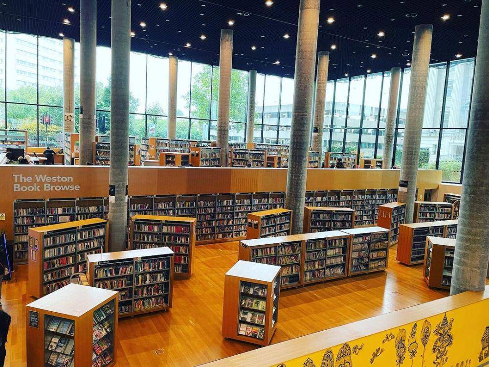potret The Library of Birmingham (instagram.com/eartheyelens)