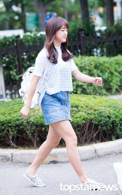 outfit girly Sejeong (twitter.com/Karinaa00480465)