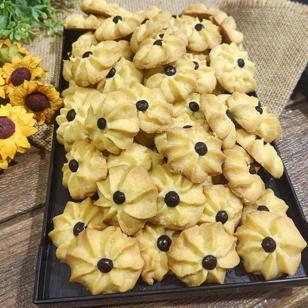 kue semprit (instagram.com/ipink_nicole)