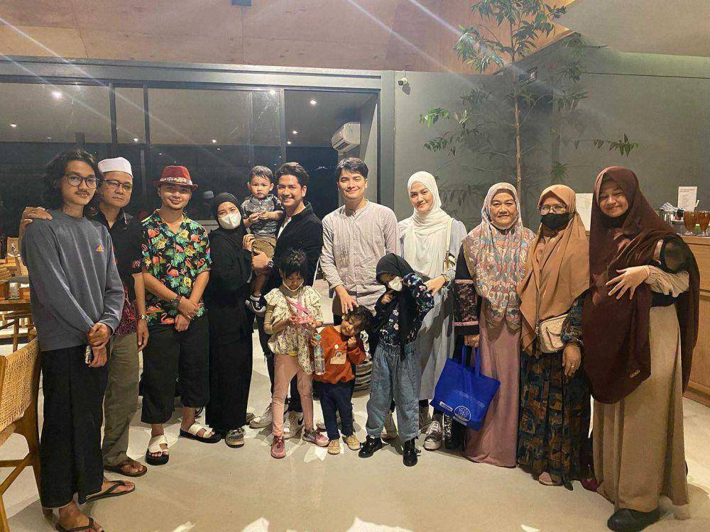 Zikri, Henny dan keluarga besar (instagram.com/alvin_411)