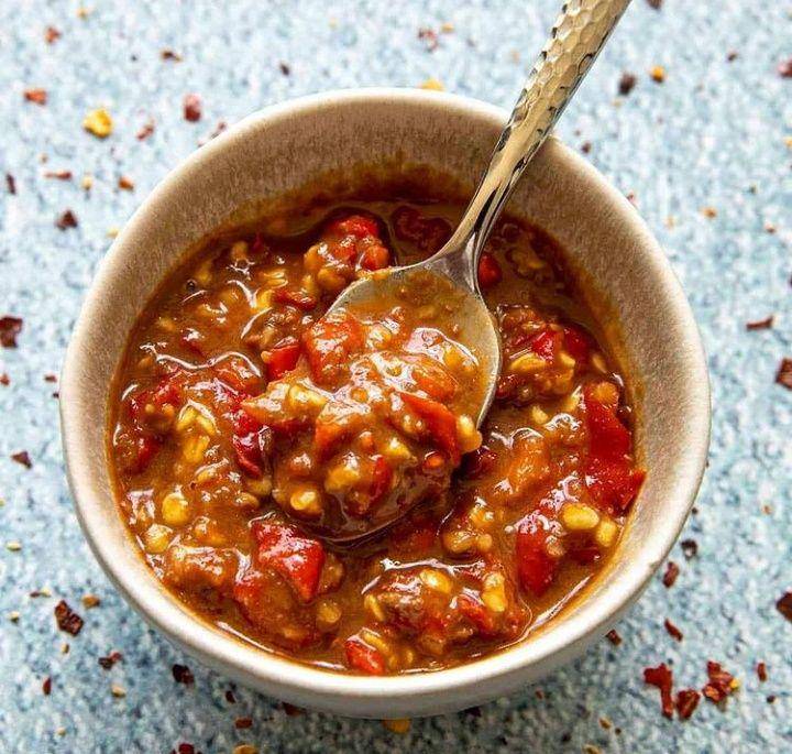 sambal terasi sebagai pelengkap lontong lemprak (instagram.com/chilipeppermadness)