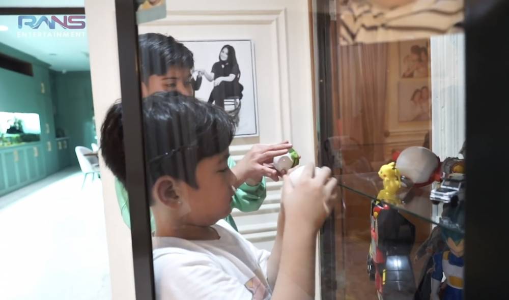 Momen Faaz dan Rafathar bertemu (youtube.com/RansEntertainment)