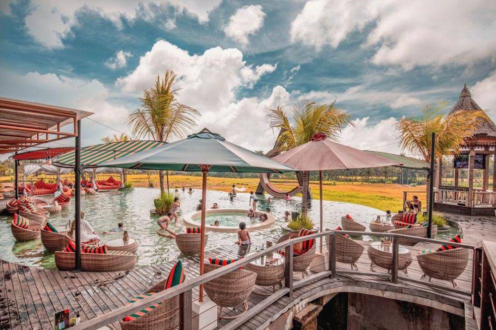 Ubud Sunset Pool Bar (instagram.com/ubudsunsetpoolbar)