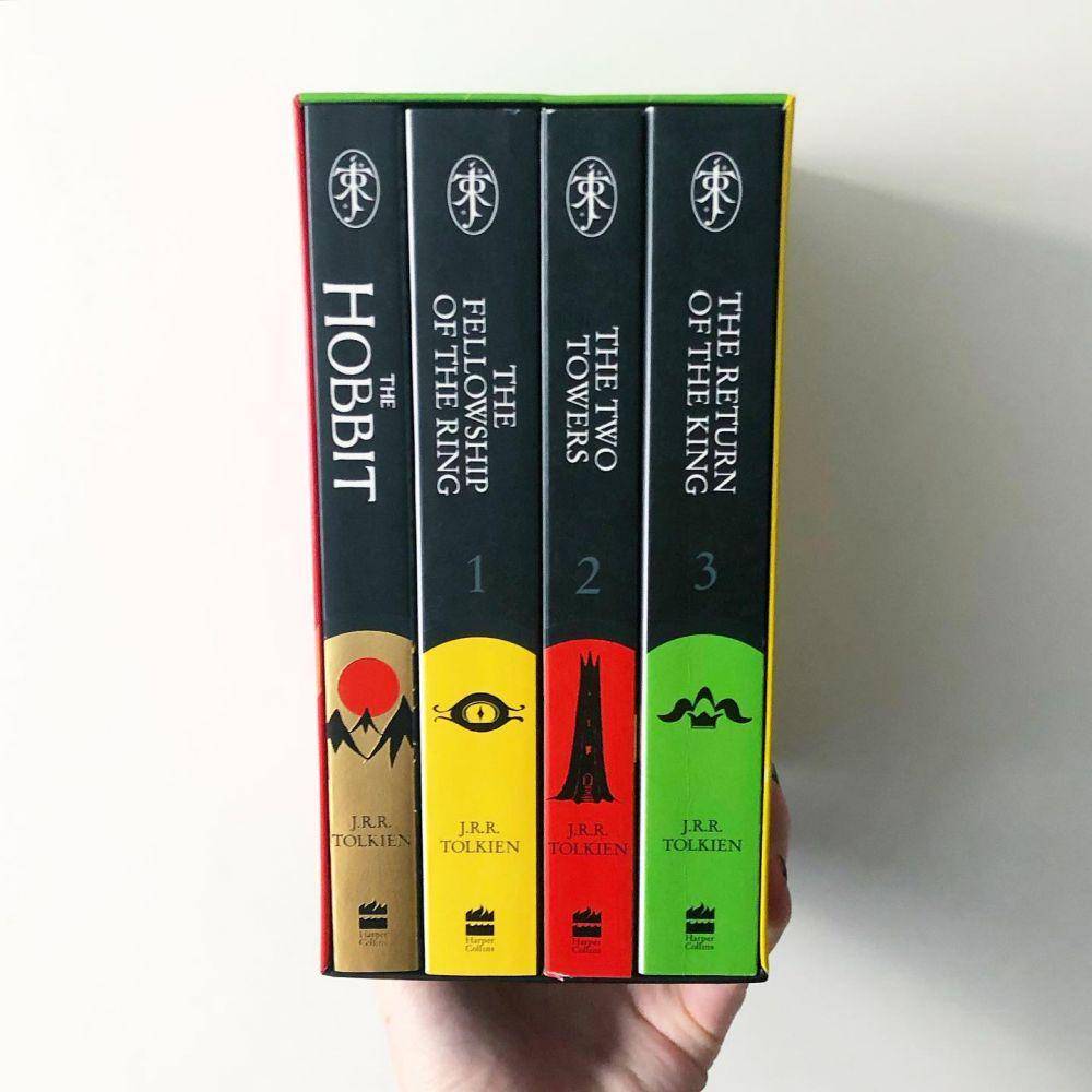 potret novel karya J.R.R. Tolkien (instagram.com/laurenstbr)