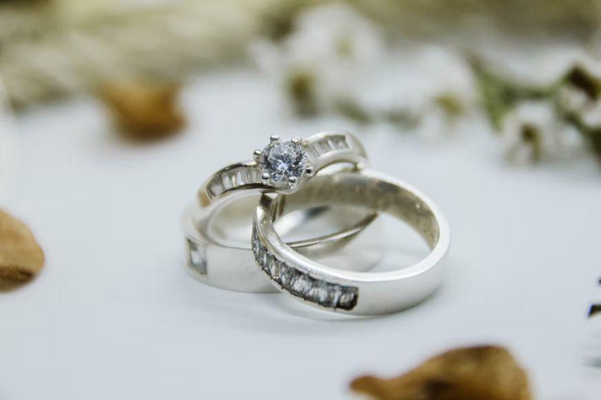6 Rekomendasi Bahan Cincin untuk Tunangan, Gak Harus Emas!