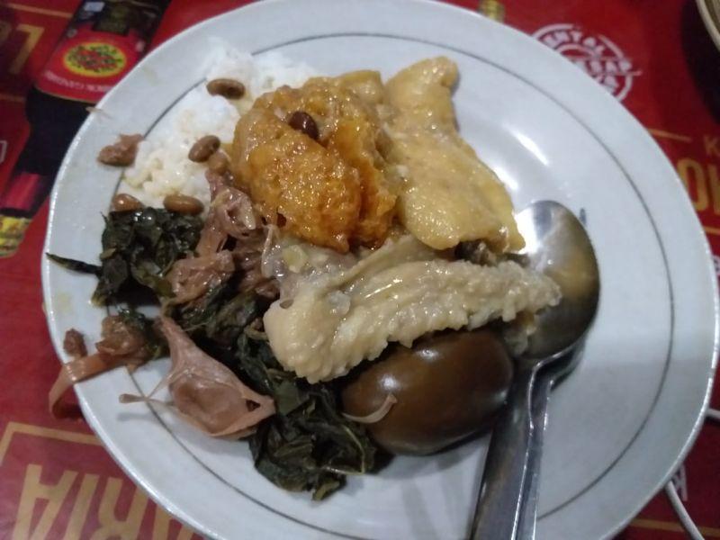5 Keunikan Kuliner Gudeg Lesehan Mbak Yus Solo, Langganan Jokowi