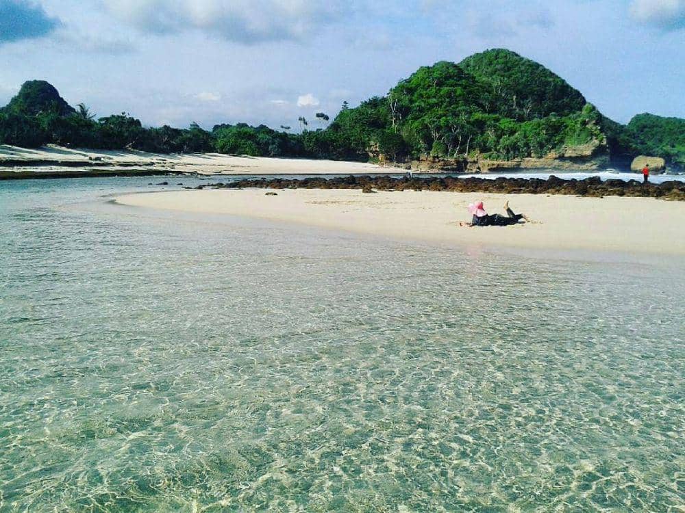 Pantai goa cina (instagram.com/Ngalamkipa)