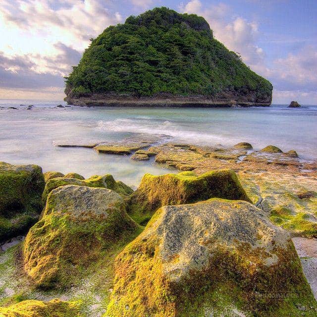 Pantai goa cina (instagram.com/Anomharyacom)