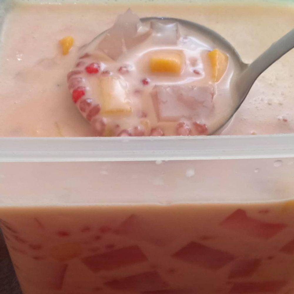 potret mengaduk manggo sago (instagram.com/promote_ifamakeup)