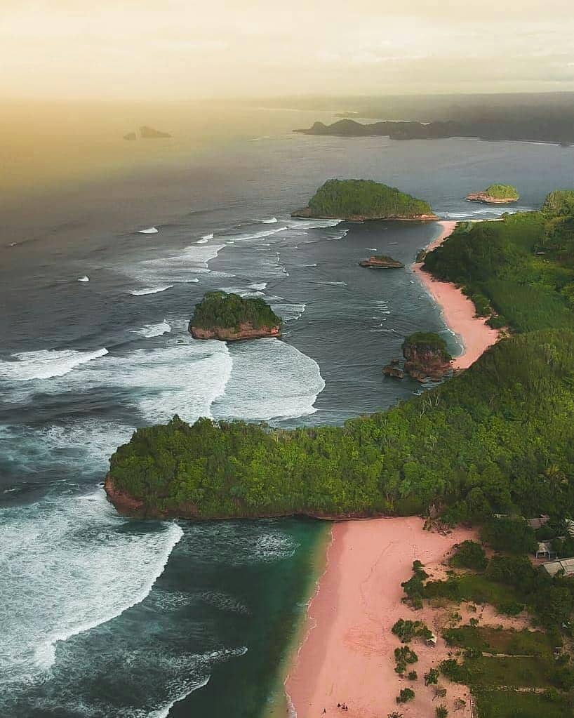 Pantai goa cina (instagram.com/ikijawatimur)