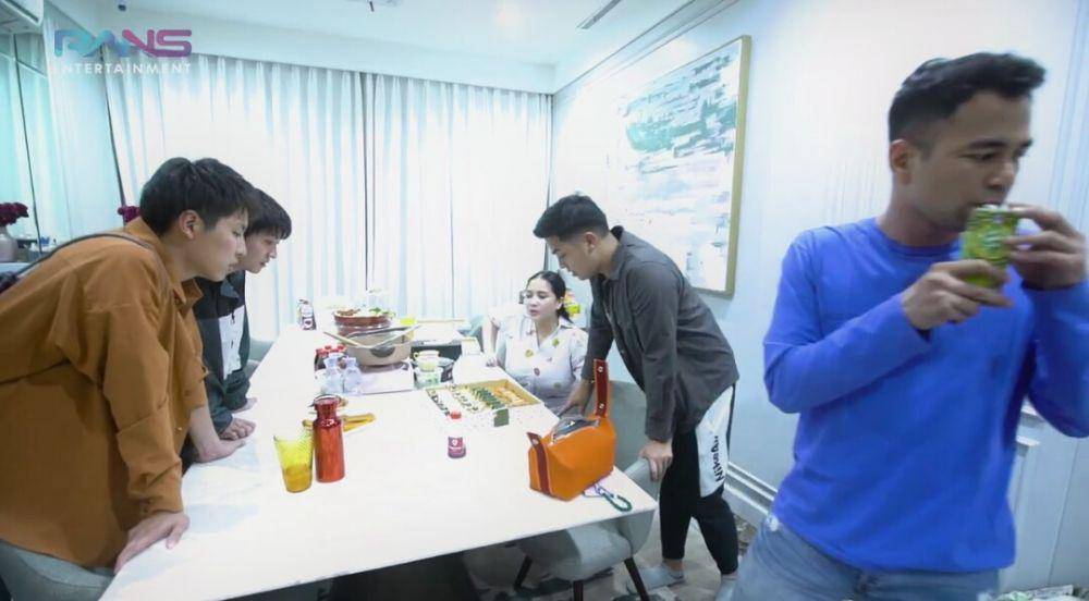 potret Waseda Boys berkunjung ke rumah Raffi Ahmad (youtube.com/Rans Entertainment)