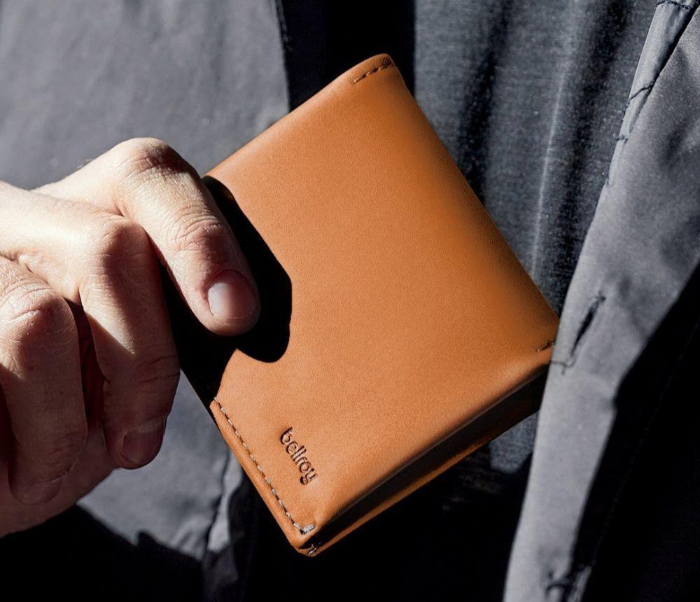 5 Merek Dompet Terbaik untuk Pria, Bikin Penampilan Makin Elegan!