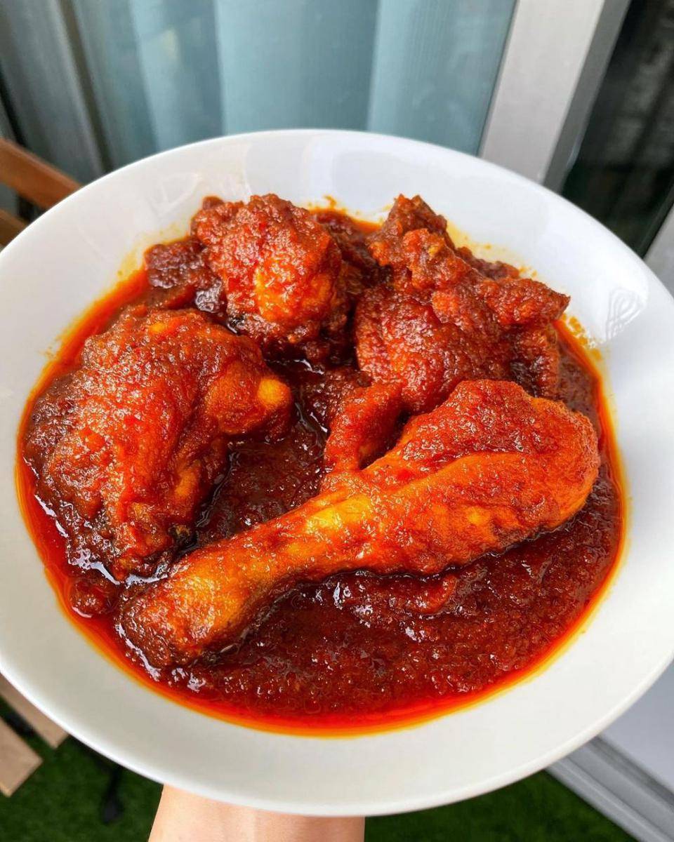 ayam masak merah (instagram.com/xiilaaa)
