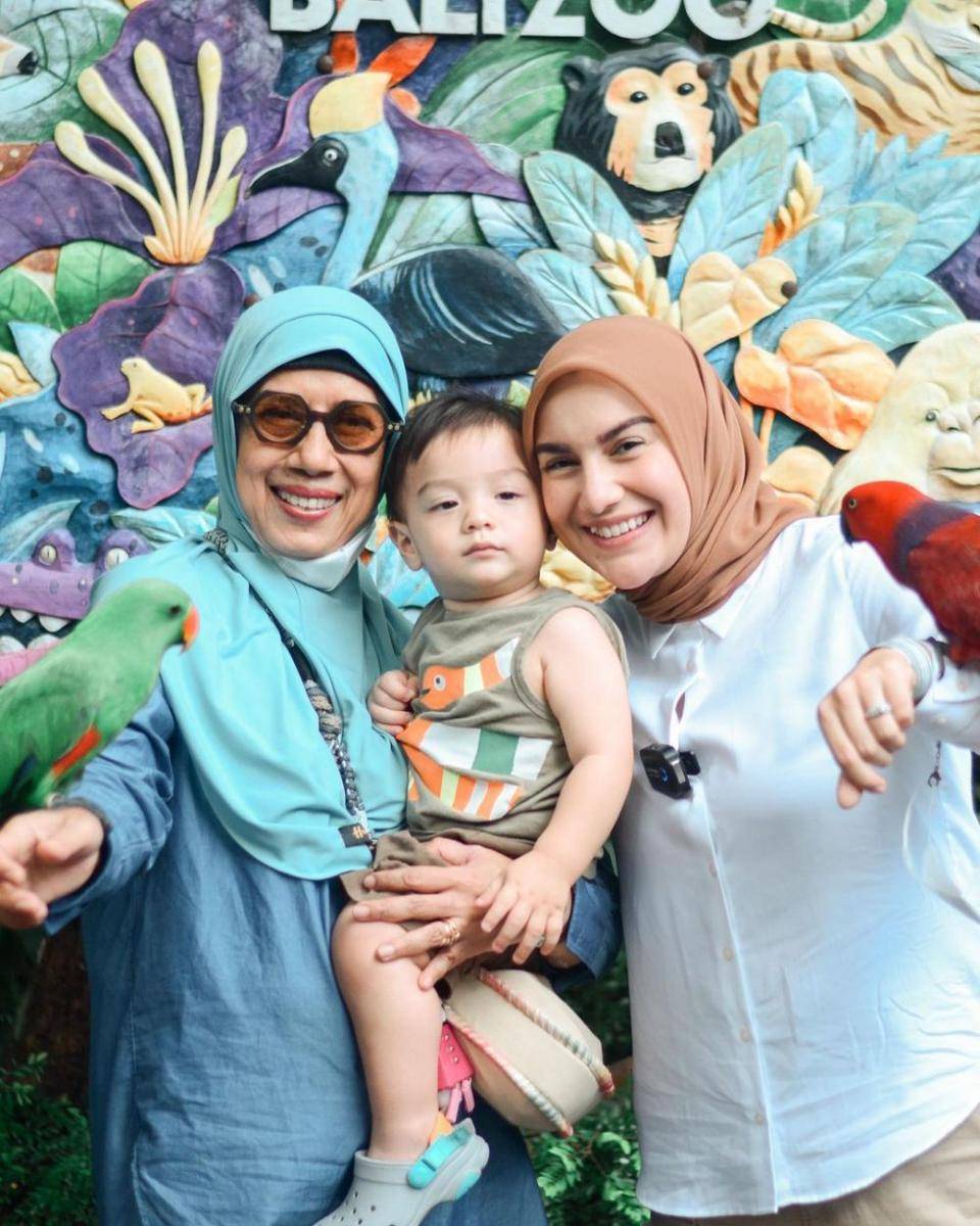 potret Irish Bella dan keluarga (instagram.com/_irishbella_)
