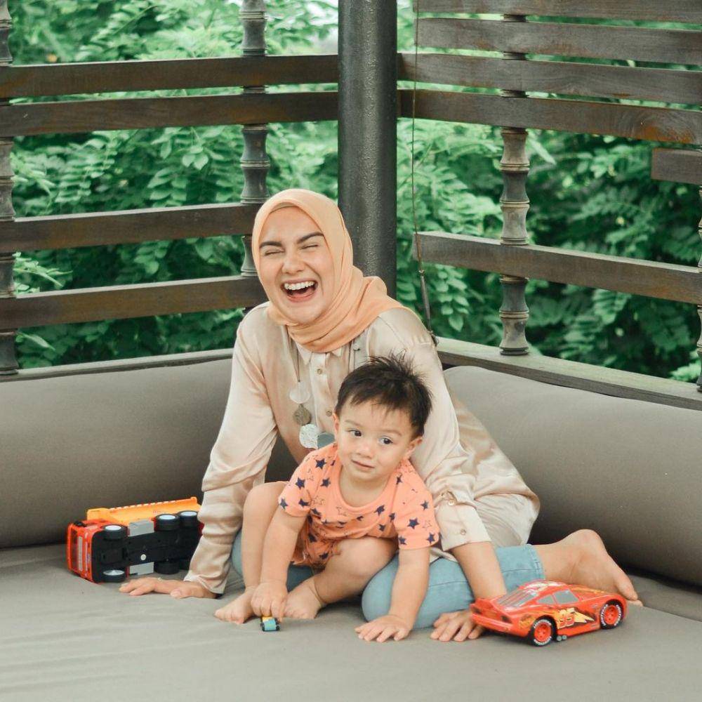 potret Irish Bella dan buah hati (instagram.com/airrumiakbar1453)