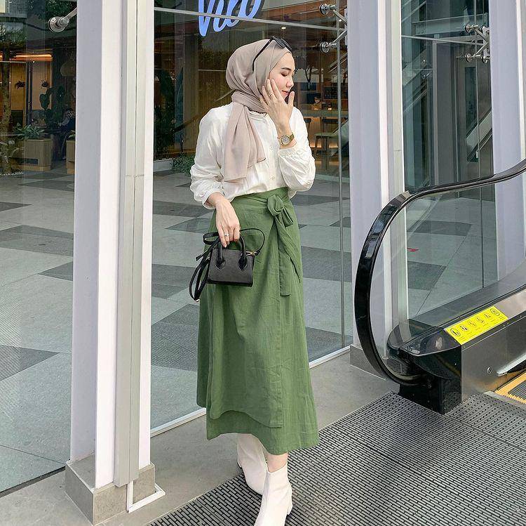 referensi gaya lebaran (instagram.com/azizahilmi)