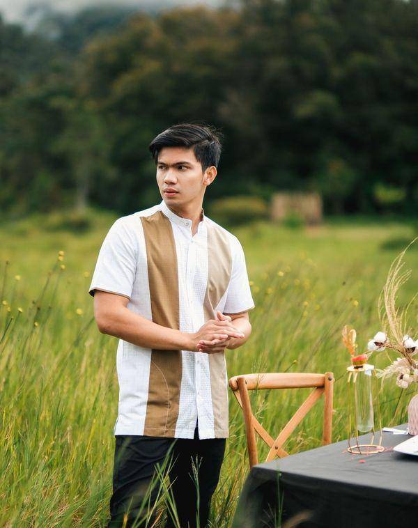 Baju koko lengan pendek MOC (instagram.com/mocindonesia)