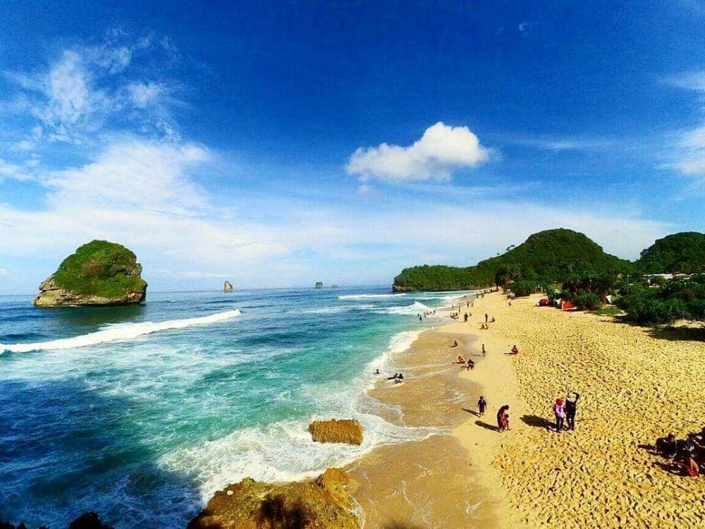 Pantai goa cina (instagram.com/amazingmalang)