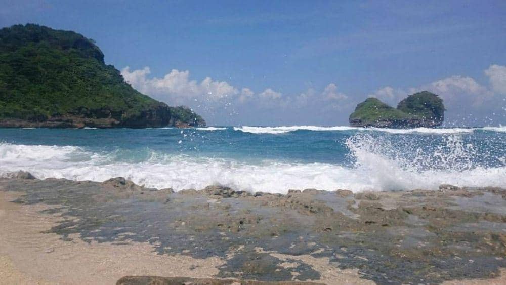 Pantai goa cina (instagram.com/Photoexploreid)