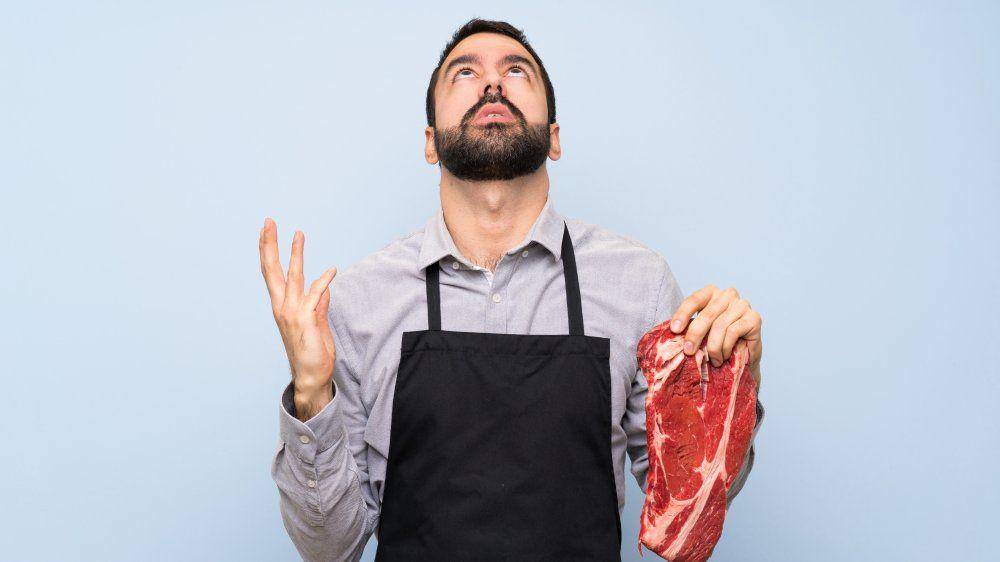 ilustrasi mencium aroma daging sapi (mashed.com)
