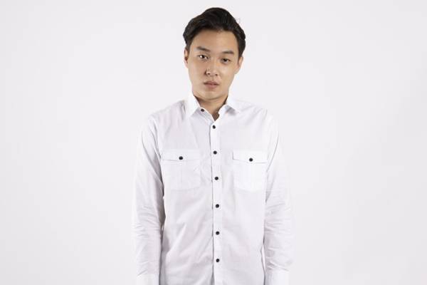 Salt n Pepper sebagai merek kemeja putih polos (tokopedia.com)