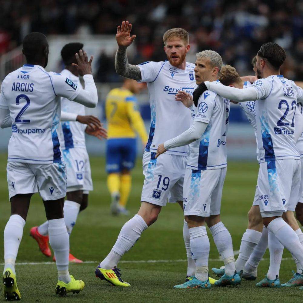 Pemain AJ Auxerre yang merayakan kemenangan. (instagram.com/aja)