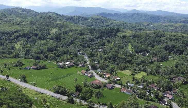 Udara Jalan Pantai Selatan (Pansela) di Kecamatan Ciandum, Kabupaten Cianjur, Jawa Barat. (ANTARA FOTO/Adeng Bustomi/aww).