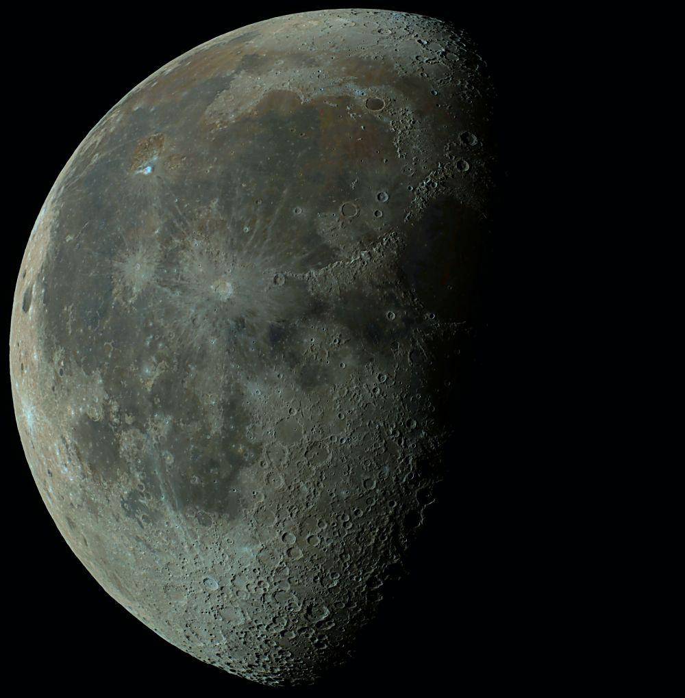 Bulan (unsplash.com/@gferla)