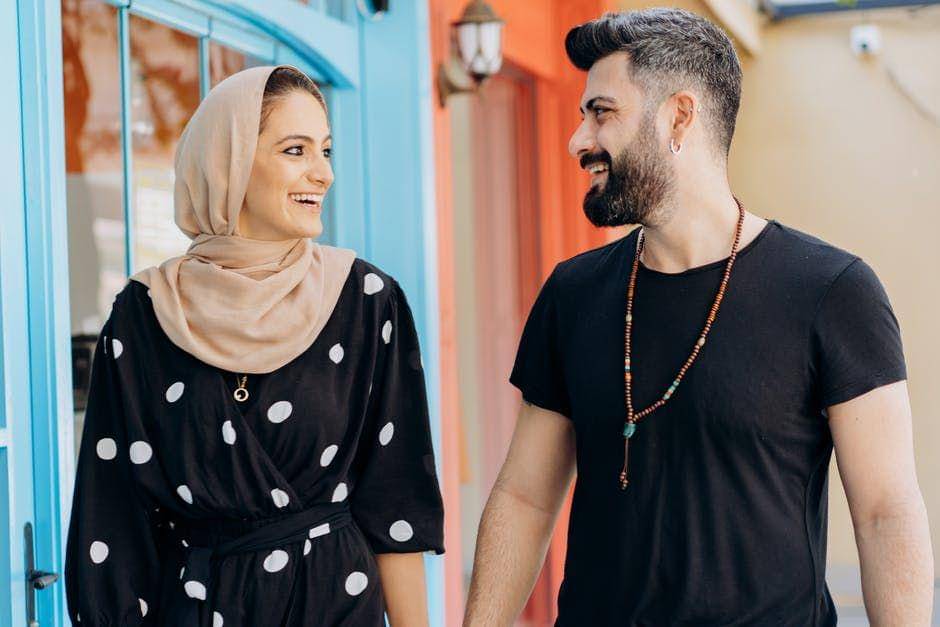 Ilustrasi pria yang sedang merayakan Lebaran (Pexels.com/Mikhail Nilov)