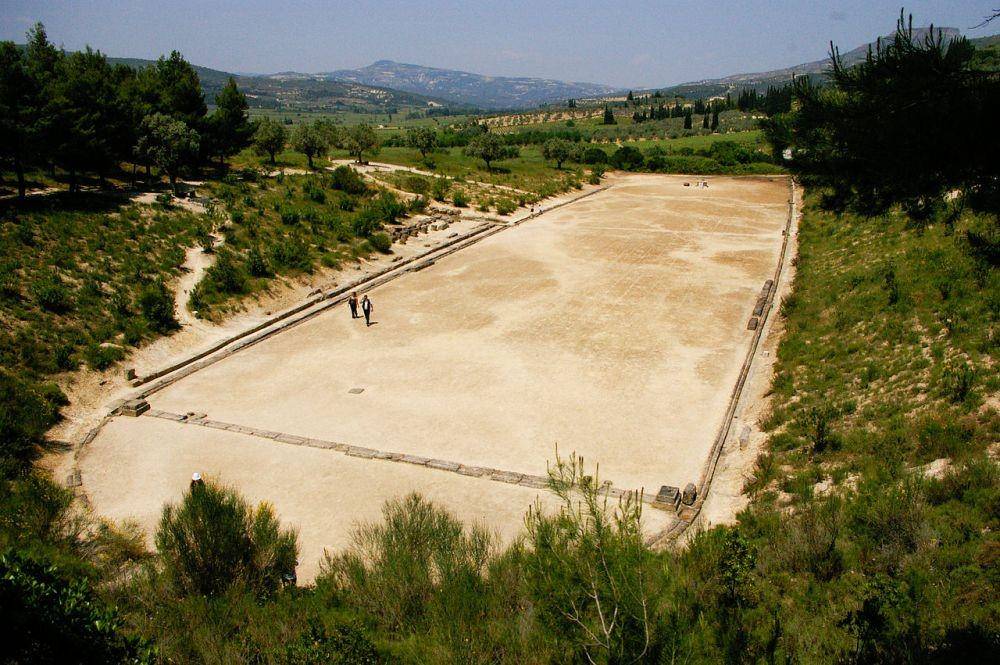lintasan balap lari stadion di Nemea, Yunani (wikimedia.org)