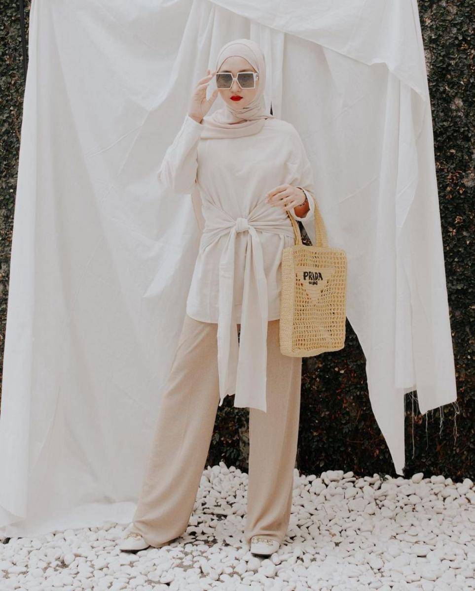 Office look ala Dian Pelangi (instagram.com/dianpelangi)