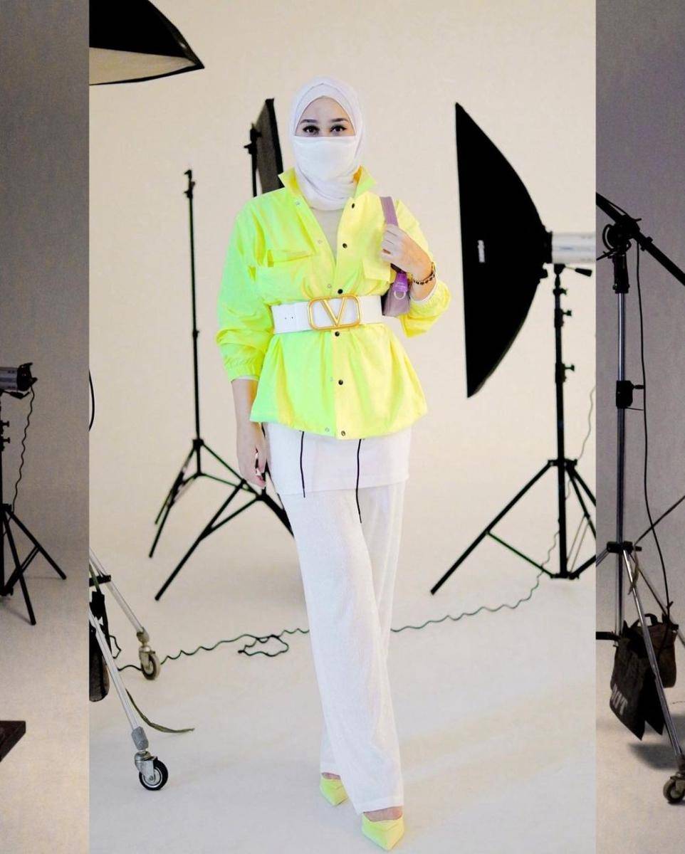 Office look ala Dian Pelangi (instagram.com/dianpelangi)