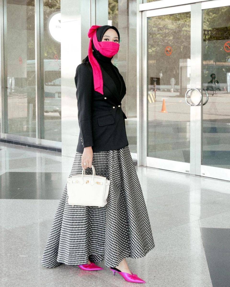 Office look ala Dian Pelangi (instagram.com/dianpelangi)