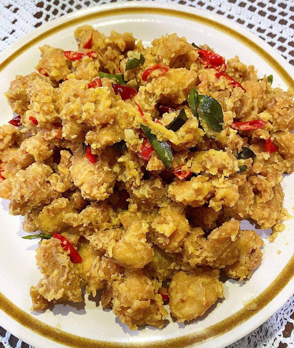 ayam telur asin (instagram.com/icha____r)