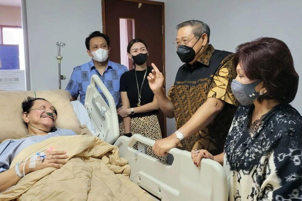 SBY Jenguk Hendropriyono yang Sakit DBD di RSPAD Gatot Subroto