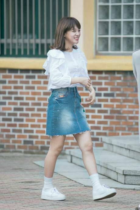 outfit girly Sejeong (twitter.com/karinaa00480465)