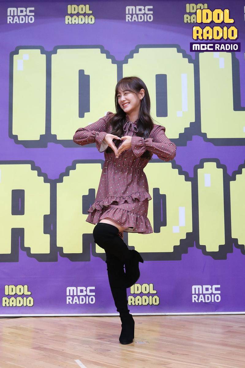 outfit girly Sejeong (twitter.com/karinaa00480465)