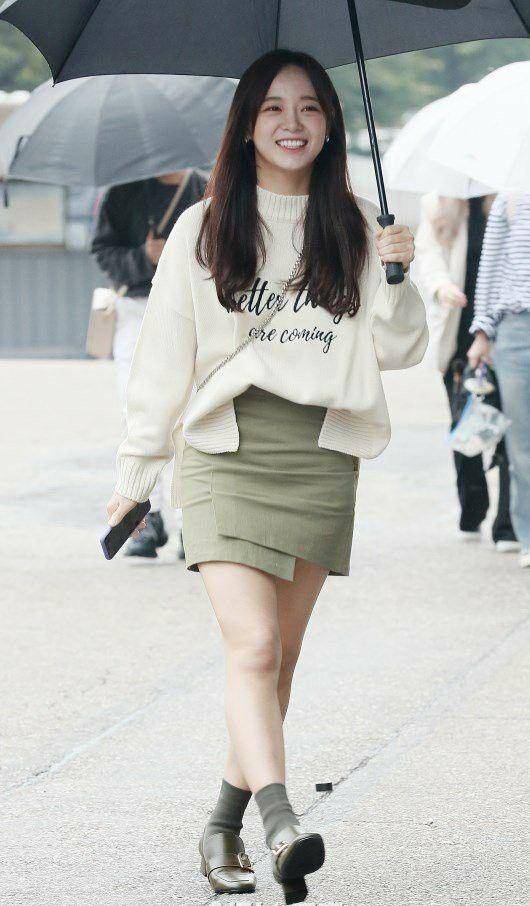 outfit girly Sejeong (twitter.com/karinaa00480465)