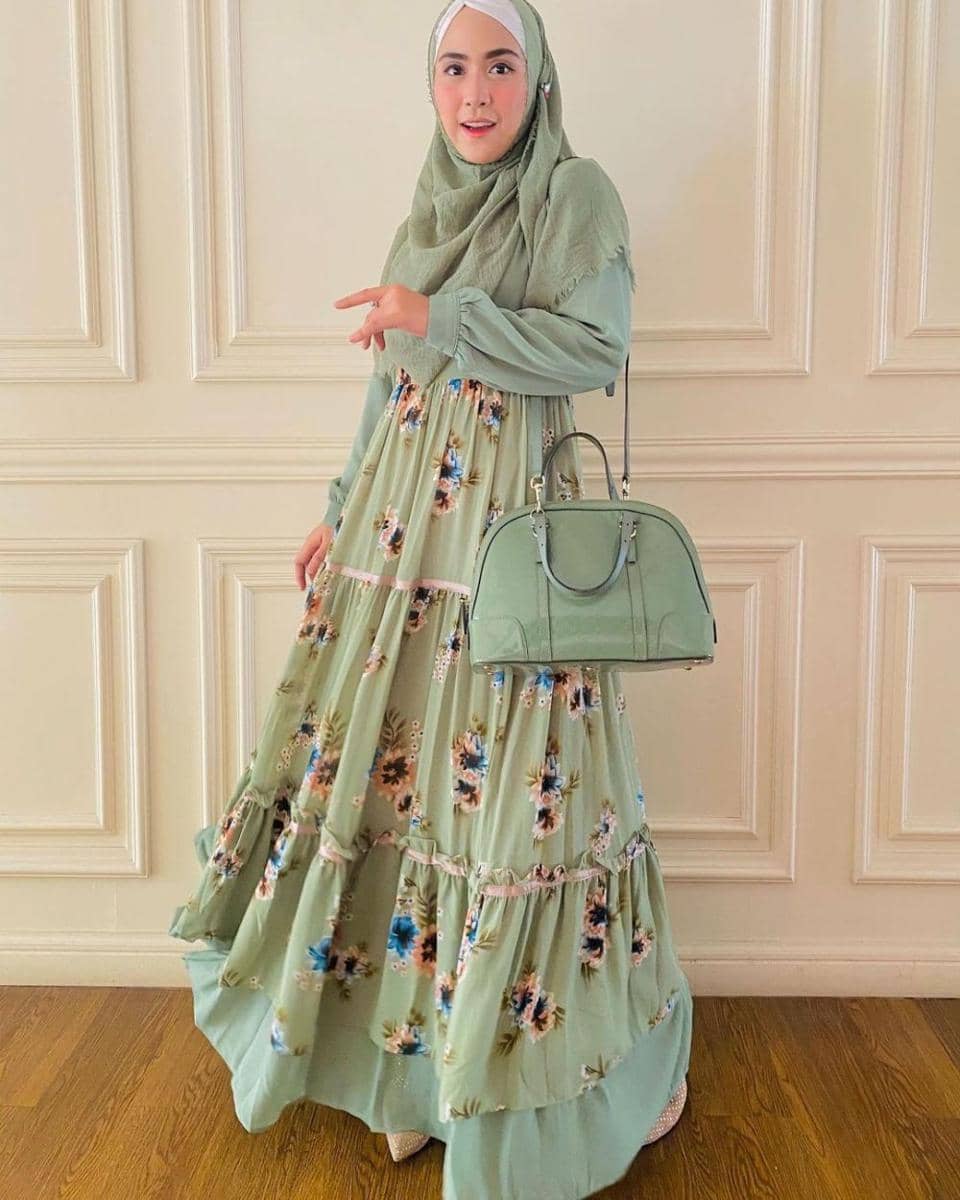 Gamis Syar'i untuk Lebaran (instagram.com/apriljasmine85)