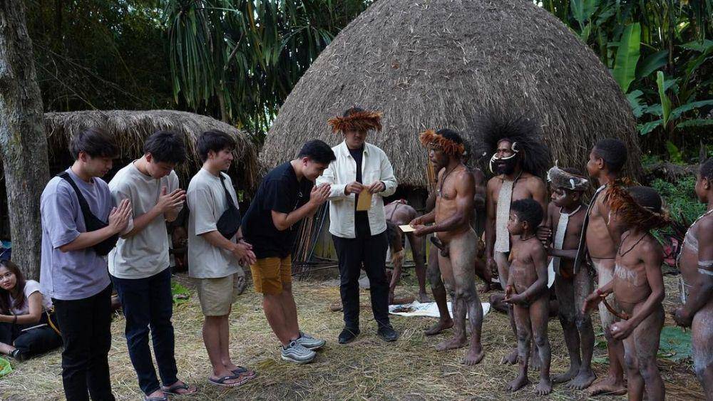 Jerome Polin dan Waseda Boys di Papua (instagram.com/jeromepolin)
