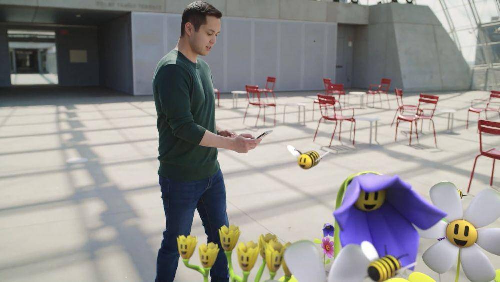 CTO Snap, Bobby Murphy, menggunakan fitur AR di Snapchat (Dokumentasi Snap)