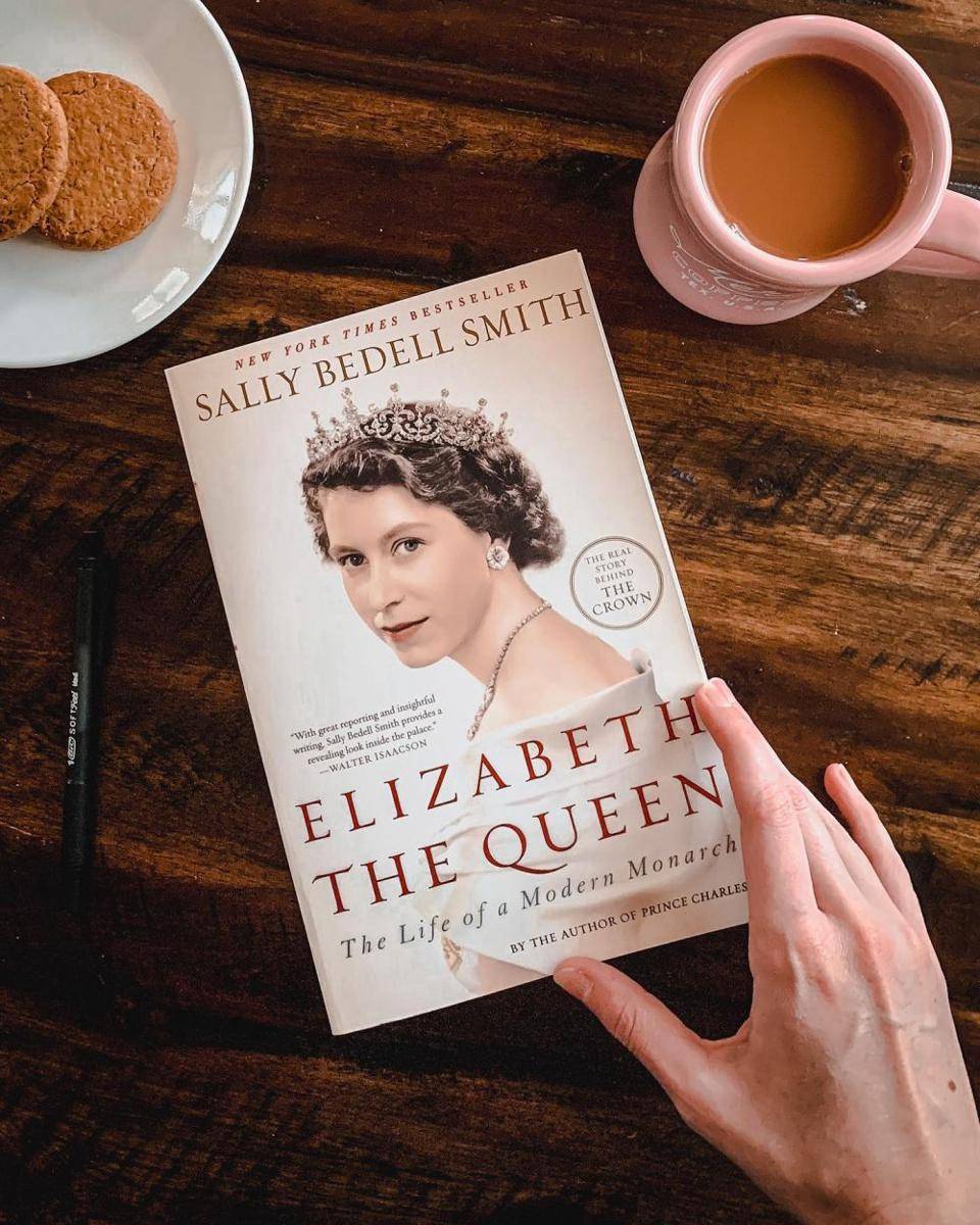 ilustrasi buku Elizabeth The Queen (instagram.com/deanna.m.mendoza)
