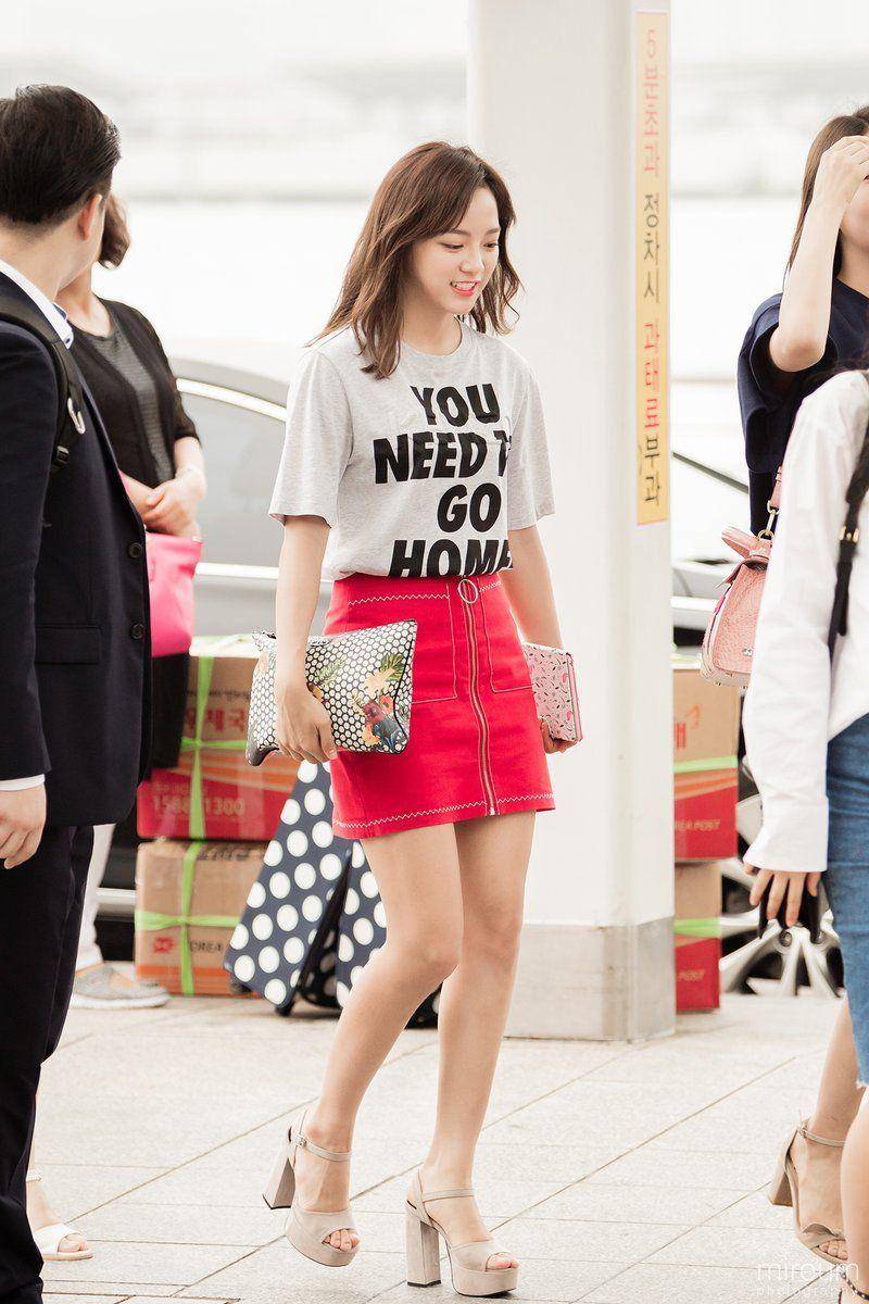 outfit girly Sejeong (twitter.com/karinaa00480465)